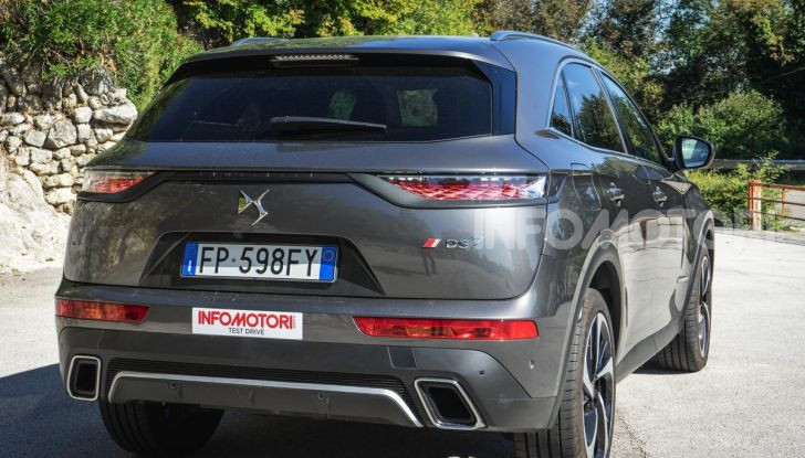 Prova su strada DS 7 Crossback: caratteristiche, opinioni, motori e prezzi - Foto 30 di 33