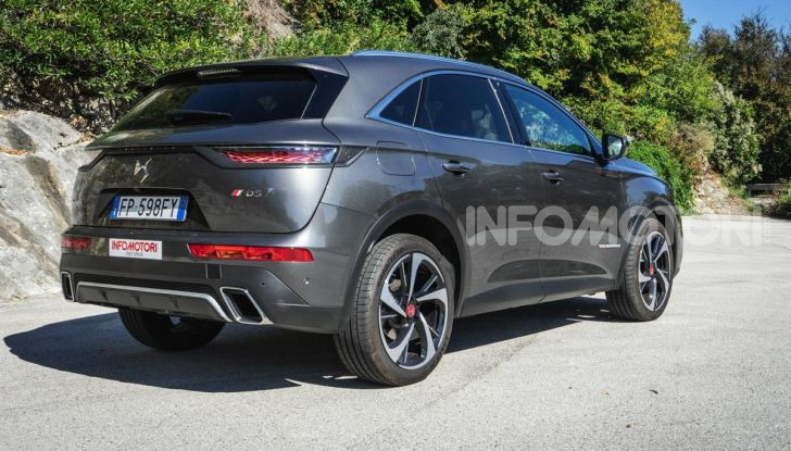 Prova su strada DS 7 Crossback: caratteristiche, opinioni, motori e prezzi - Foto 31 di 33