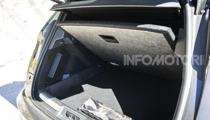 Prova su strada DS 7 Crossback: caratteristiche, opinioni, motori e prezzi - Foto 24 di 33