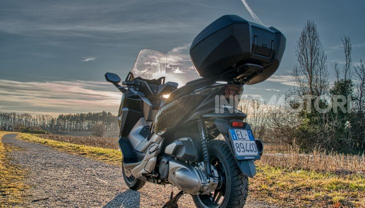 Prova Honda Forza 300, caratteristiche, opinioni e prezzo di uno dei migliori media cilindrata  - Foto 2 di 55
