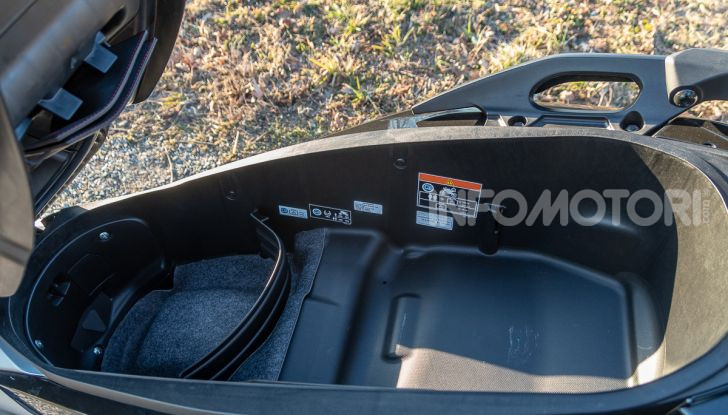 Prova Honda Forza 300, caratteristiche, opinioni e prezzo di uno dei migliori media cilindrata  - Foto 12 di 55