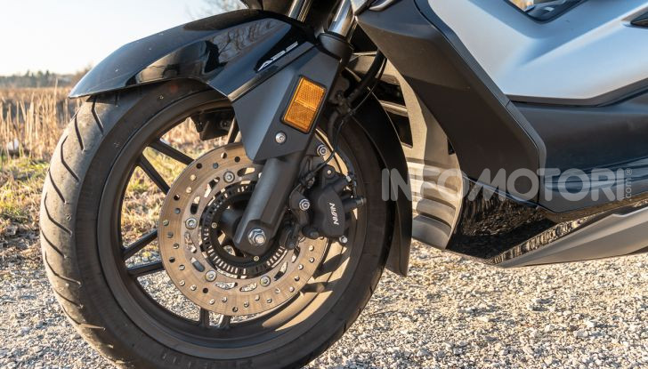 Prova Honda Forza 300, caratteristiche, opinioni e prezzo di uno dei migliori media cilindrata  - Foto 14 di 55