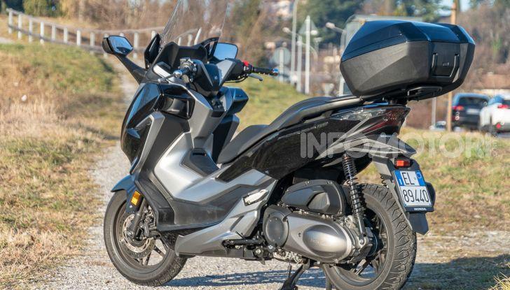 Prova Honda Forza 300, caratteristiche, opinioni e prezzo di uno dei migliori media cilindrata  - Foto 37 di 55