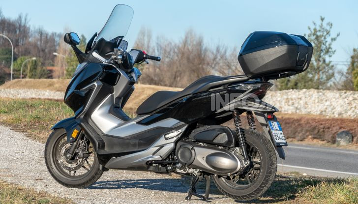 Prova Honda Forza 300, caratteristiche, opinioni e prezzo di uno dei migliori media cilindrata  - Foto 39 di 55