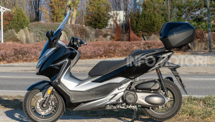 Prova Honda Forza 300, caratteristiche, opinioni e prezzo di uno dei migliori media cilindrata  - Foto 41 di 55