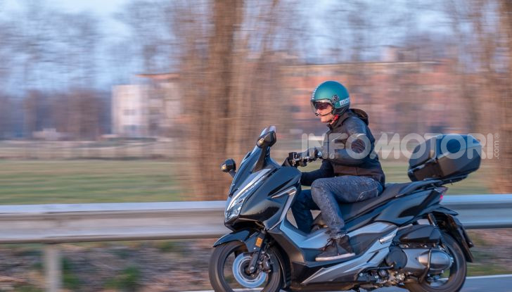Prova Honda Forza 300, caratteristiche, opinioni e prezzo di uno dei migliori media cilindrata  - Foto 46 di 55