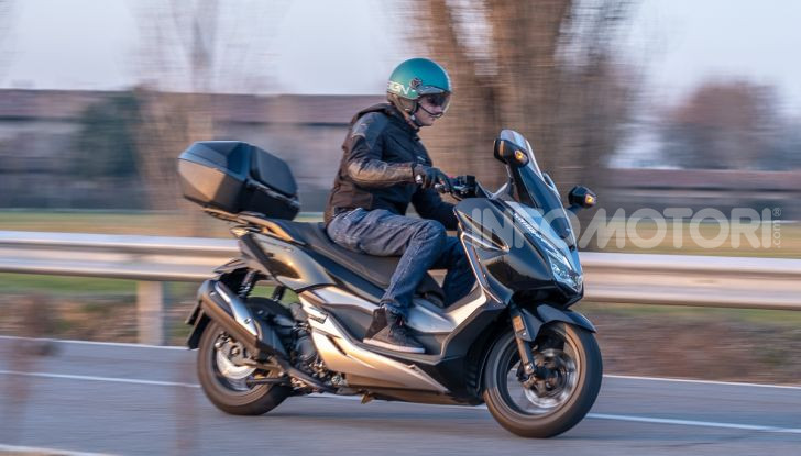 Prova Honda Forza 300, caratteristiche, opinioni e prezzo di uno dei migliori media cilindrata  - Foto 49 di 55