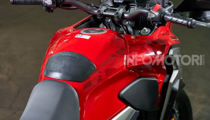 Prova Honda CB500X 2019: 19″ all’anteriore, caratteristiche, prezzo e impressioni - Foto 25 di 42