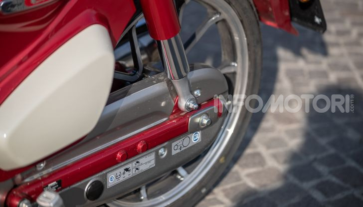 Prova Honda Super Cub C125: caratteristiche, opinioni e prezzi - Foto 18 di 59