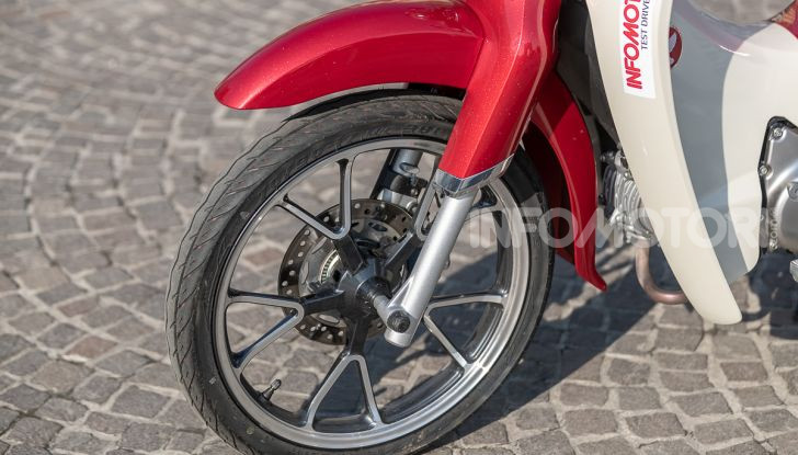 Prova Honda Super Cub C125: caratteristiche, opinioni e prezzi - Foto 20 di 59