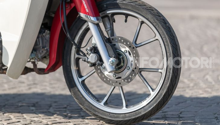 Prova Honda Super Cub C125: caratteristiche, opinioni e prezzi - Foto 26 di 59