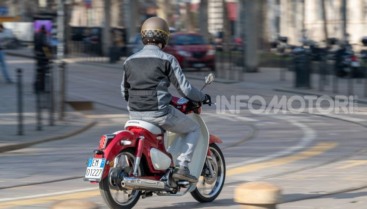 Prova Honda Super Cub C125: caratteristiche, opinioni e prezzi - Foto 42 di 59