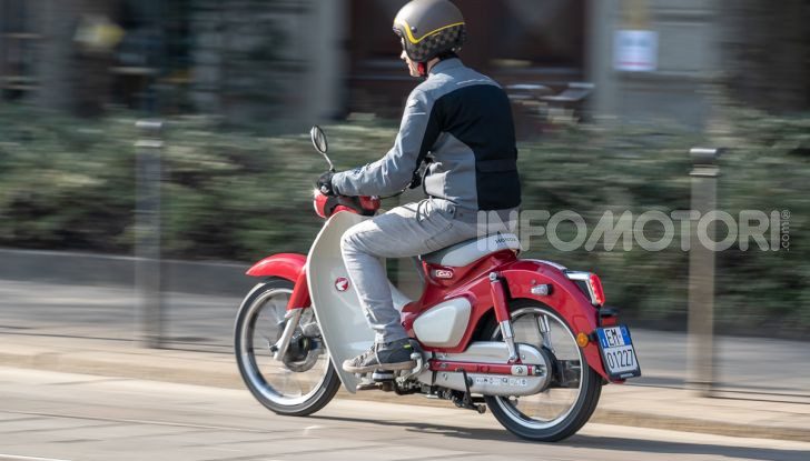 Prova Honda Super Cub C125: caratteristiche, opinioni e prezzi - Foto 43 di 59