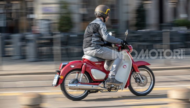 Prova Honda Super Cub C125: caratteristiche, opinioni e prezzi - Foto 45 di 59
