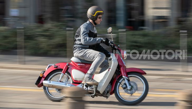 Prova Honda Super Cub C125: caratteristiche, opinioni e prezzi - Foto 49 di 59