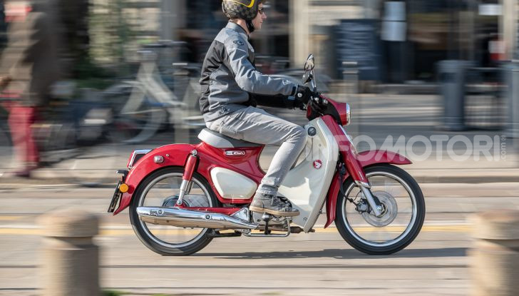 Prova Honda Super Cub C125: caratteristiche, opinioni e prezzi - Foto 53 di 59