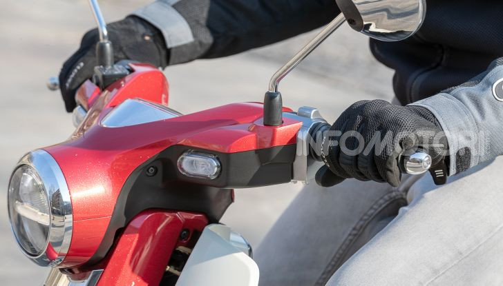 Prova Honda Super Cub C125: caratteristiche, opinioni e prezzi - Foto 56 di 59