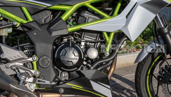 Kawasaki Z125 MY 2019: caratteristiche, opinioni e prezzo - Foto 13 di 43