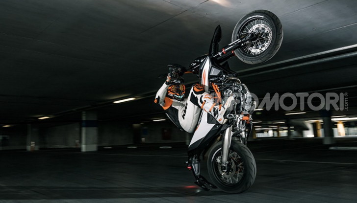 KTM 690 SMC R e KTM 690 Enduro R: le regine del motard e fuoristrada - Foto 1 di 5