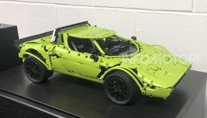 Lancia Stratos LEGO Technic con pezzi del kit 911 GT3 RS - Foto 3 di 6
