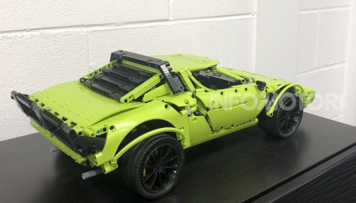 Lancia Stratos LEGO Technic con pezzi del kit 911 GT3 RS - Foto 4 di 6