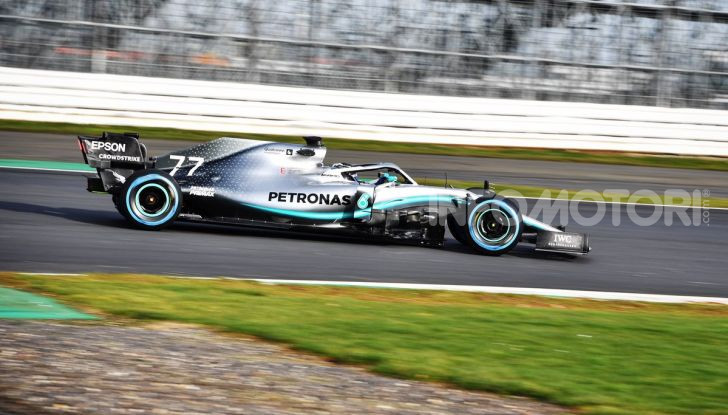F1 2019: svelata la nuova Mercedes W10 - Foto 2 di 12