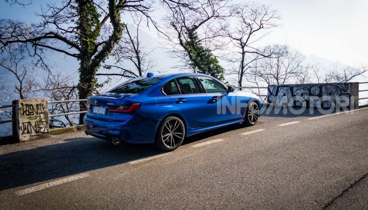 Nuova BMW Serie 3 2019, prova in anteprima, caratteristiche e prezzi - Foto 33 di 38