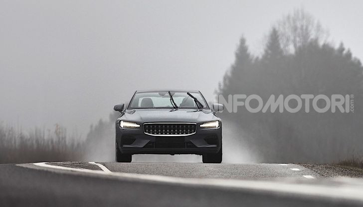 Polestar 2: caratteristiche, autonomia e prezzi del crossover elettrico - Foto 14 di 31