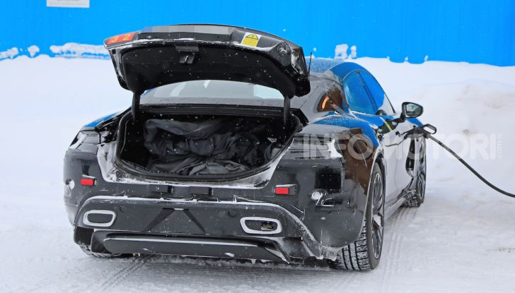 Porsche Taycan, questo il nome della 100% elettrica Mission E - Foto 15 di 38