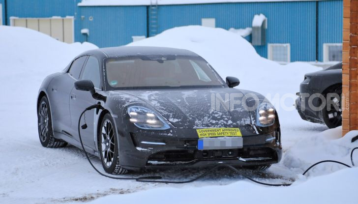 Porsche Taycan, questo il nome della 100% elettrica Mission E - Foto 16 di 38
