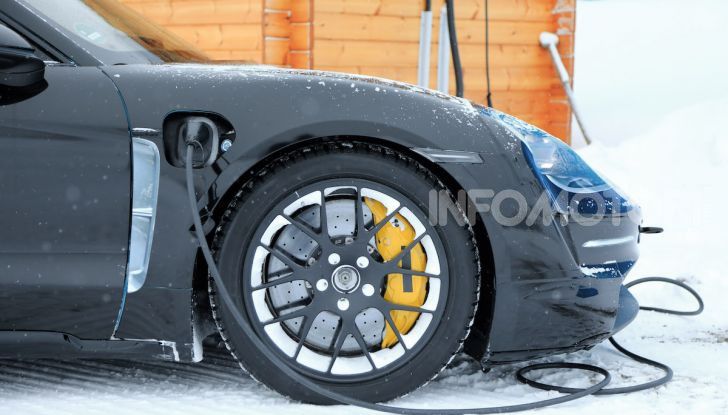 Porsche Taycan, questo il nome della 100% elettrica Mission E - Foto 18 di 38