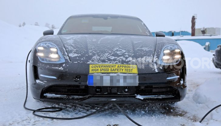 Porsche Taycan, questo il nome della 100% elettrica Mission E - Foto 32 di 38