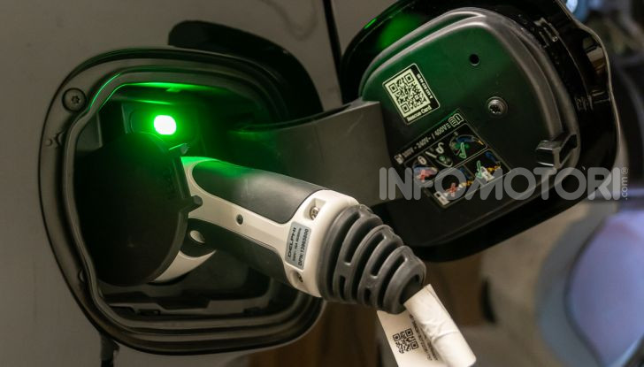 Daimler e Geely Holding, joint venture globale per sviluppare il marchio smart - Foto 49 di 53