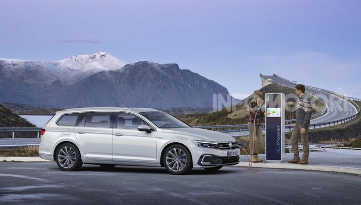 Volkswagen Passat: la 9° generazione del 2023 sarà solo station wagon - Foto 25 di 41