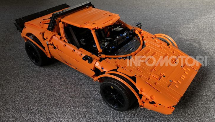 Lancia Stratos LEGO Technic con pezzi del kit 911 GT3 RS - Foto 6 di 6