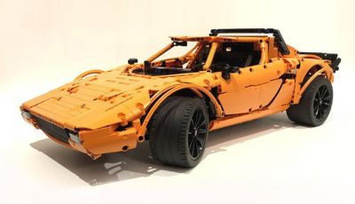 Lancia Stratos LEGO Technic con pezzi del kit 911 GT3 RS
