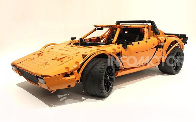 Lancia Stratos LEGO Technic con pezzi del kit 911 GT3 RS - Foto 1 di 6