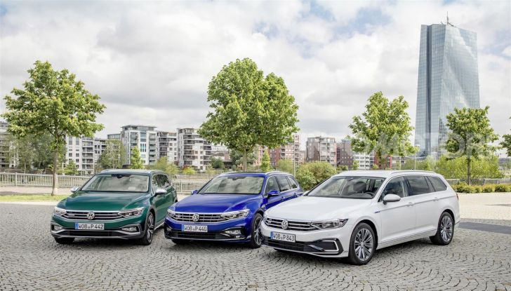 Volkswagen Passat: la 9° generazione del 2023 sarà solo station wagon - Foto 1 di 41