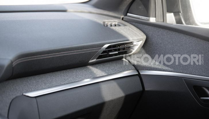 In viaggio verso Ginevra e nel futuro elettrificato con Peugeot - Foto 17 di 49