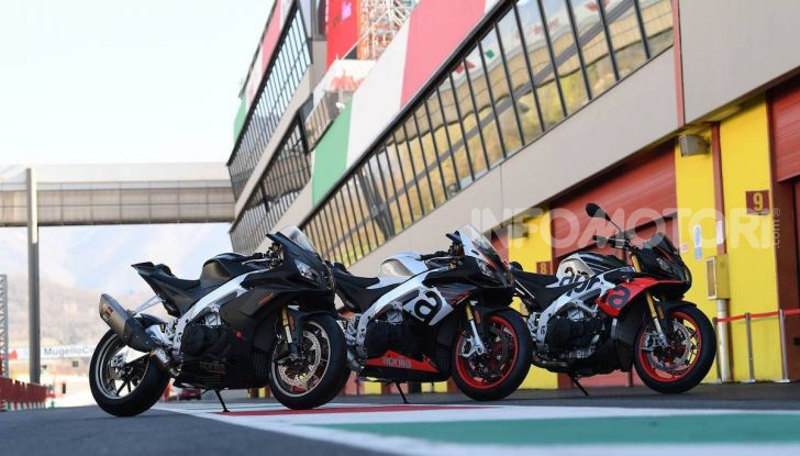 Aprilia presenta al Mugello la RSV4 X: 225 cv e soli 165 kg di peso - Foto 1 di 9