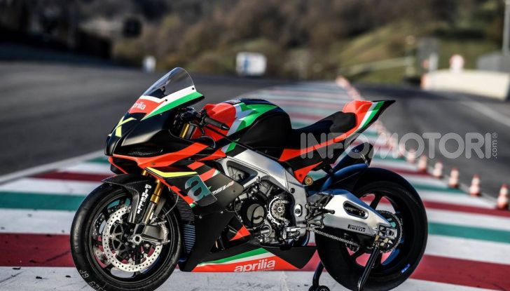 Aprilia presenta al Mugello la RSV4 X: 225 cv e soli 165 kg di peso - Foto 3 di 9
