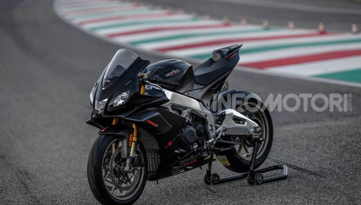 Aprilia presenta al Mugello la RSV4 X: 225 cv e soli 165 kg di peso - Foto 9 di 9