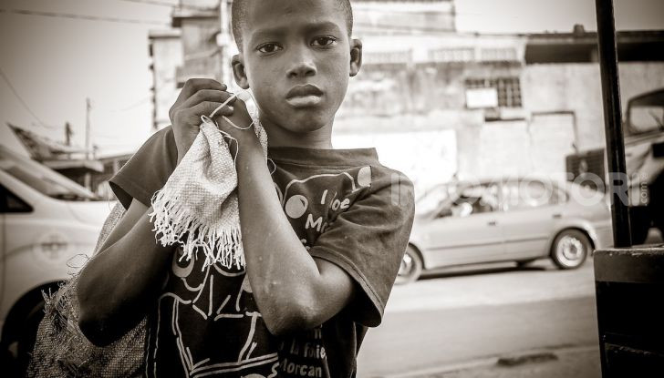 Amnesty International, le auto elettriche richiedono sfruttamento umano - Foto 1 di 9