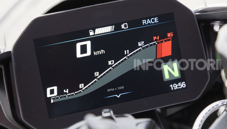 BMW S 1000 RR 2019: più veloce, leggera e guidabile - Foto 9 di 14