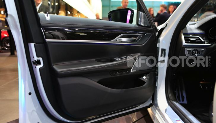 Nuova BMW Serie 7 2019: un restyling imperioso per l’ammiraglia tedesca - Foto 11 di 43