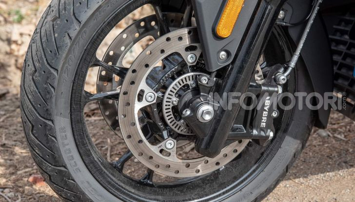 Comparativa scooter 400: Suzuki Burgman, Yamaha XMAX e BMW C400X - Foto 3 di 61