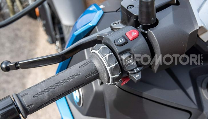 Comparativa scooter 400: Suzuki Burgman, Yamaha XMAX e BMW C400X - Foto 5 di 61