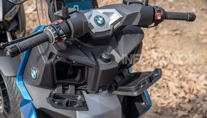 Comparativa scooter 400: Suzuki Burgman, Yamaha XMAX e BMW C400X - Foto 9 di 61