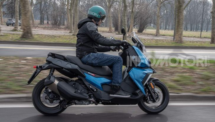 Comparativa scooter 400: Suzuki Burgman, Yamaha XMAX e BMW C400X - Foto 12 di 61