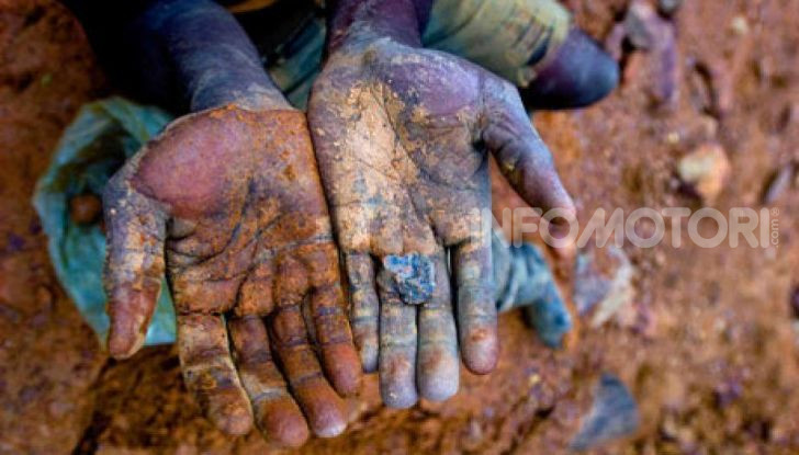 Amnesty International, le auto elettriche richiedono sfruttamento umano - Foto 3 di 9